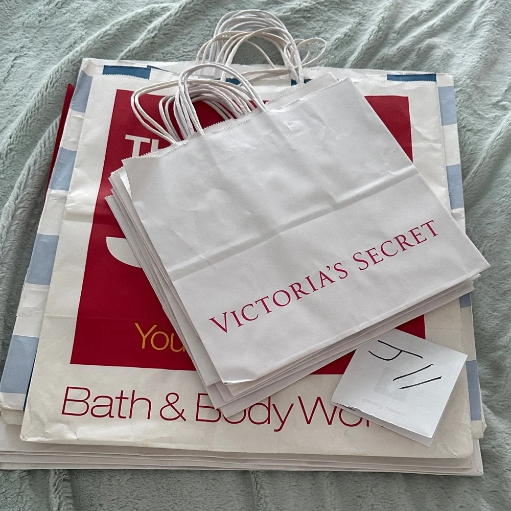 16 Empty Gift Bags: Victoria's Secret and Bath & Body Works. See pics for sizes.